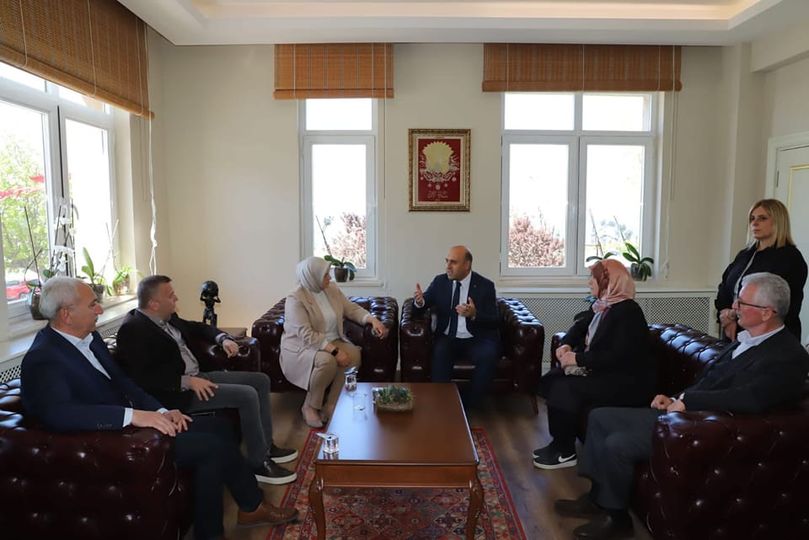 AK Parti Genel Merkez Kadın Kolları Başkanı ve Düzce Milletvekili Sayın Ayşe KEŞİR Kaymakamımız Sayın Mustafa CAN'ı Makamında ziyaret Etti