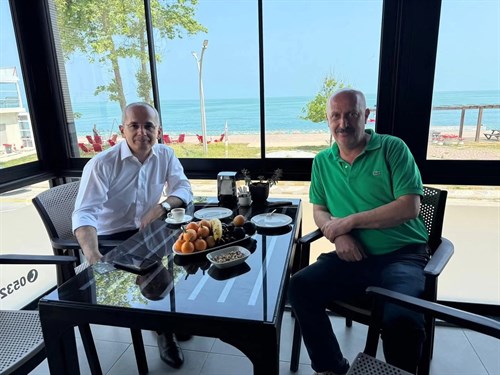 Kaymakamımız Deniz PİŞKİN, İlçe turizmine değer katan işletmecilerimizden Ayhan Akın’a iade-i ziyarette bulundu.